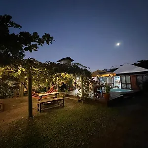 Hostel Bombinhas Hostal